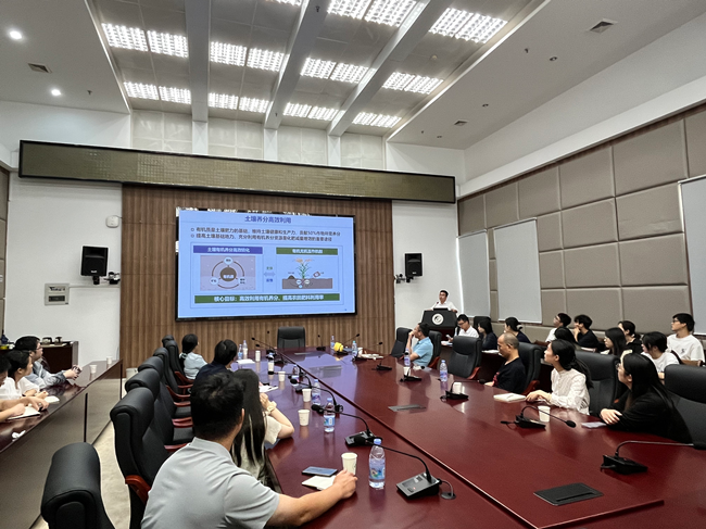 浙江大学马庆旭研究员作报告.png