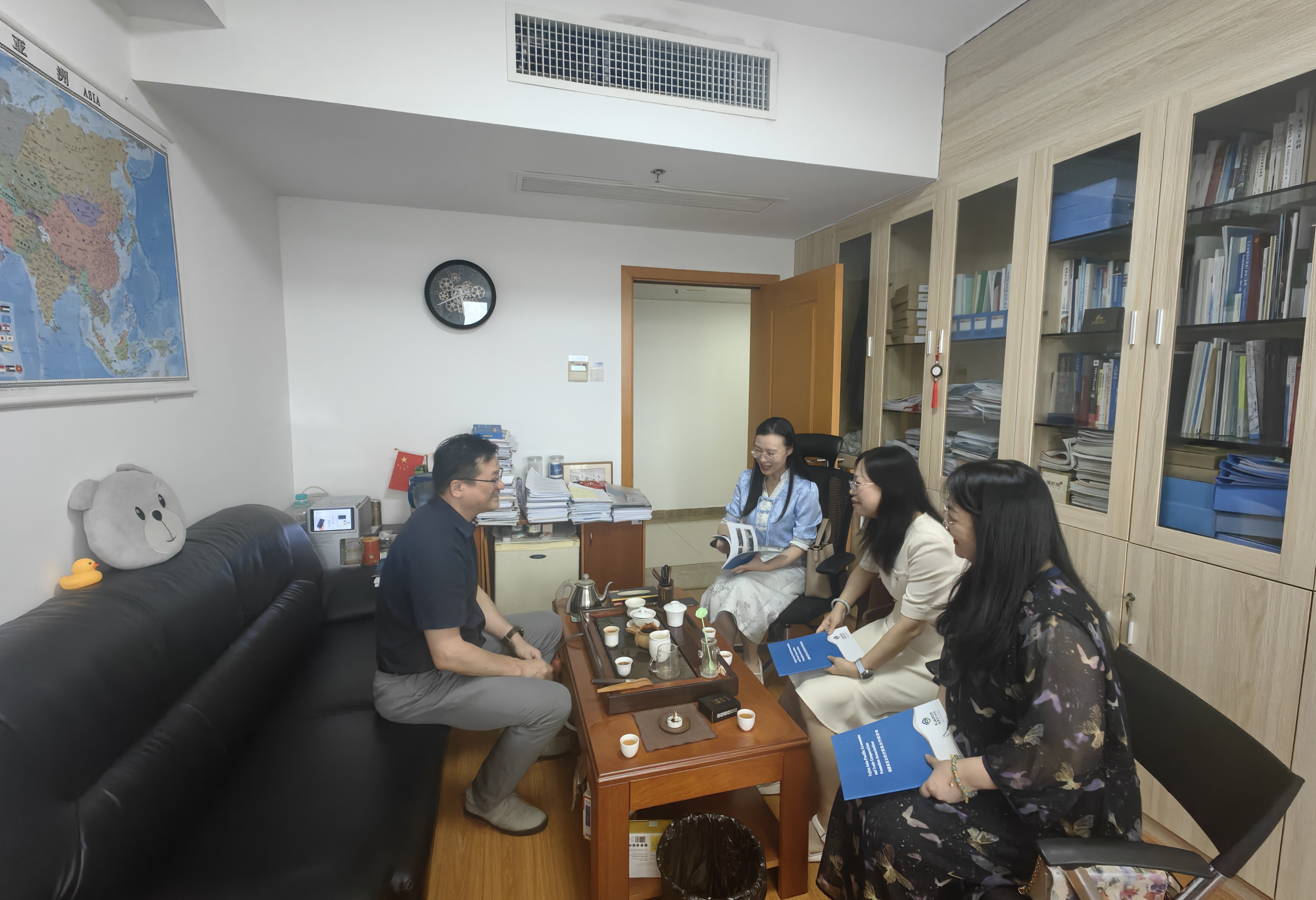 与省商务厅马国武处长座谈交流.jpg 微信图片_20260813190201_1_7.jpg