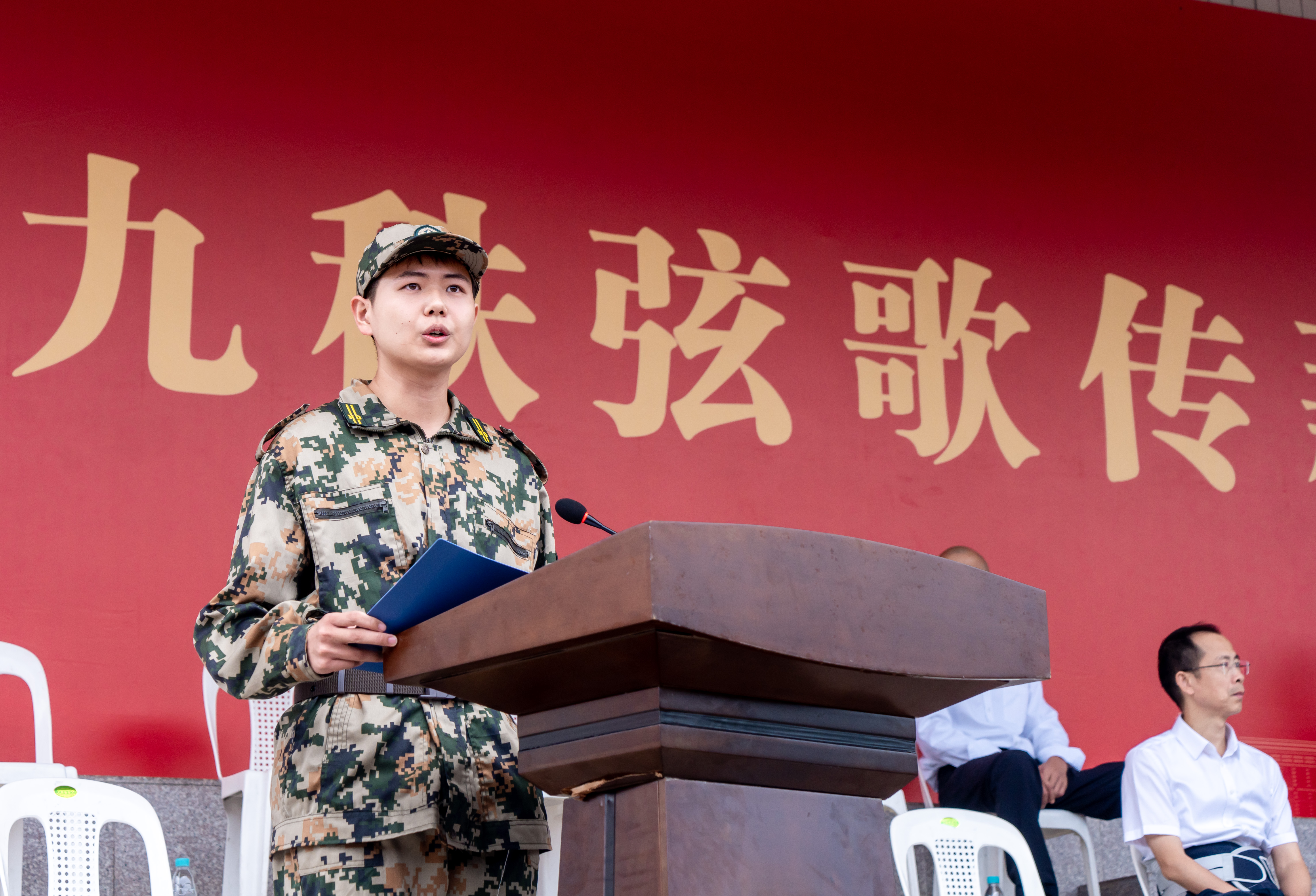 2026级新生代表张家赫发言 DSC07389.jpg