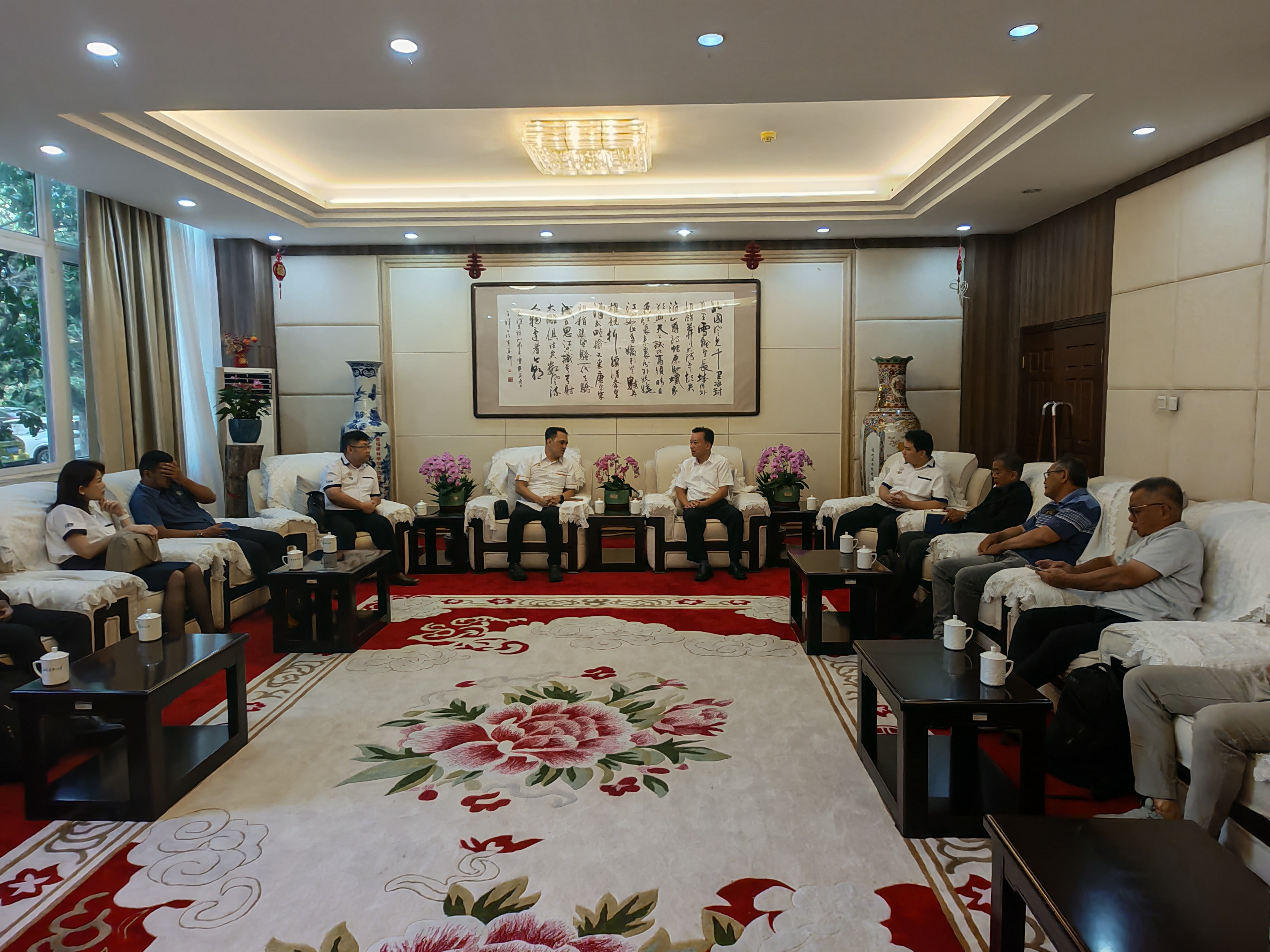 洽谈现场.jpg