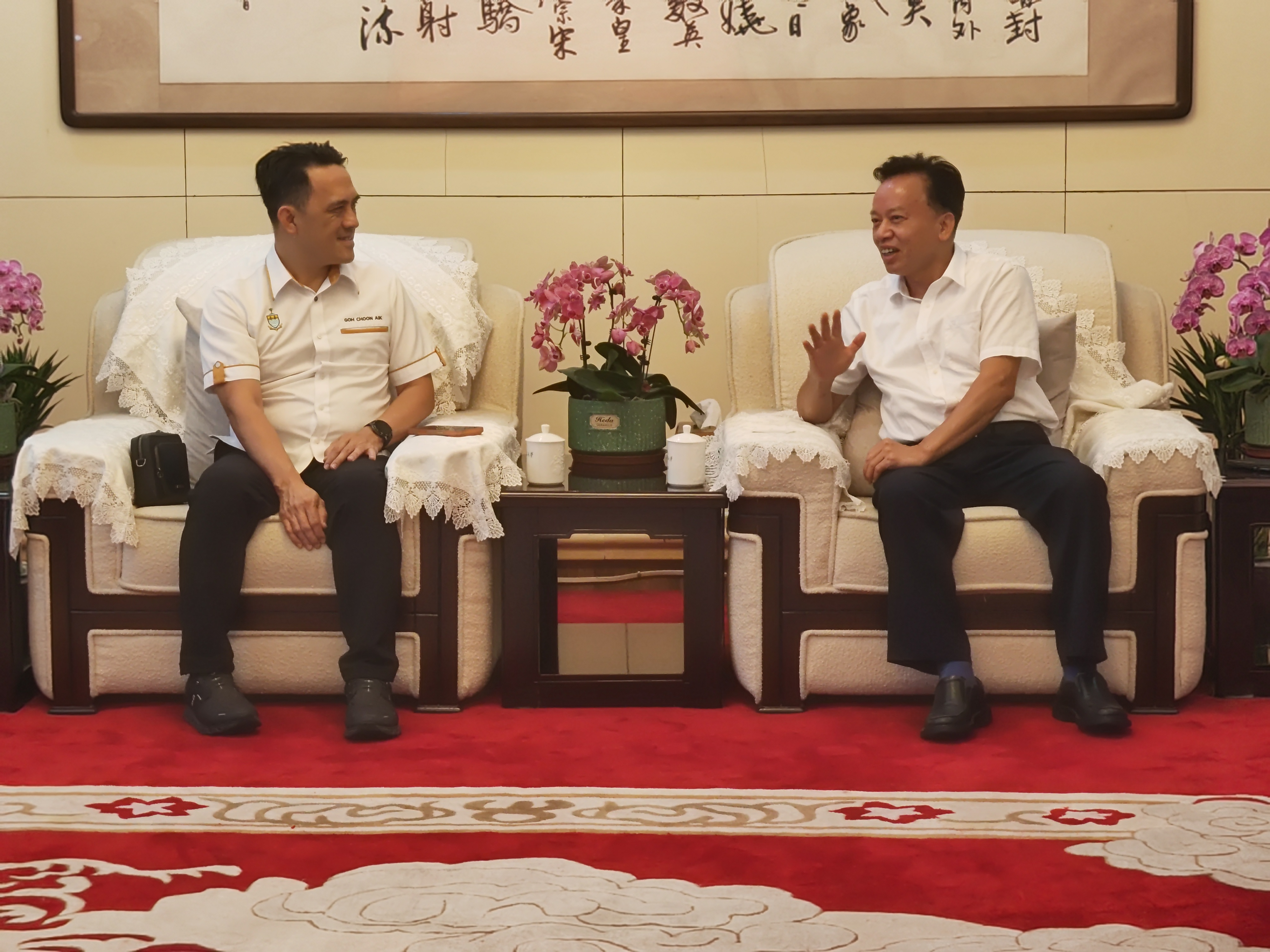 洽谈合作.jpg